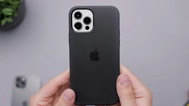 Clear MagSafe Cases for iPhone 13 / 14 / 15