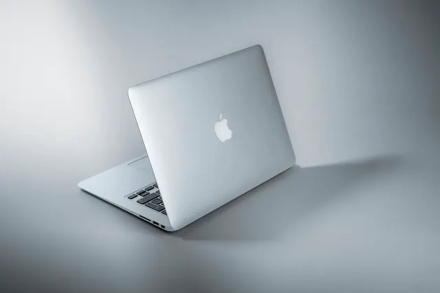 Apple MacBook Air M1 8GB/256GB - Store Verified