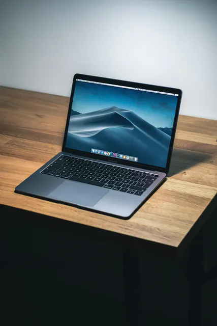 Apple MacBook Air M1 8GB/256GB - Store Verified